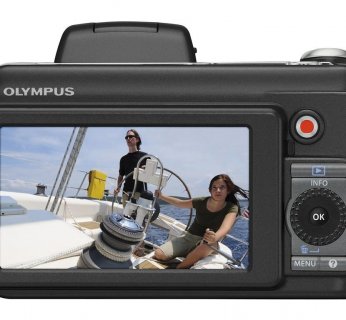 Aparat wraz z baterią waży 416 gramów