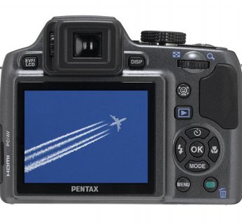 Aparat mierzy 110,5 x 84 x 110 mm, zaś waży 428 gramów (z akumulatorem)