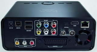 Novatron został wyposażony m.in. w HDMI, LAN, USB, SCART, wyjście komponentowe, wejście kompozytowe i wejście antenowe.