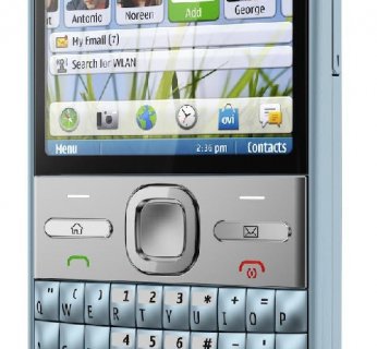 Nokia E5 mierzy 12,8 milimetra grubości, zaś waży 126 gramów, wliczająć w to baterię