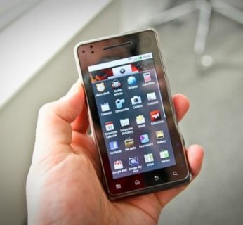 Milestone XT720 waży 160 gramów, a mierzy 10,9 mm grubości