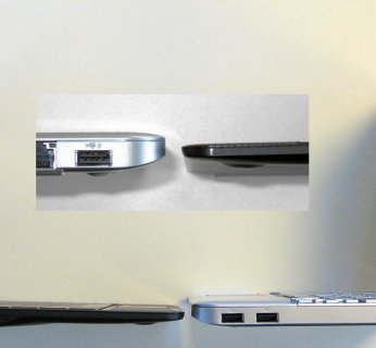 Toshiba AC100 vs. NB250 - różnica w porównaniu do zwykłego netbooka jest uderzająca!