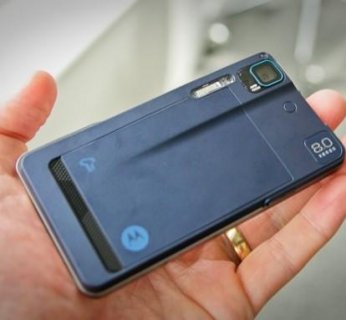 Milestone XT720 waży 160 gramów, a mierzy 10,9 mm grubości