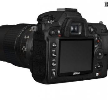 Lustrzanka mierzy około 132 x 105 x 77 mm, a waży 780 gramów (wraz z akumulatorem)