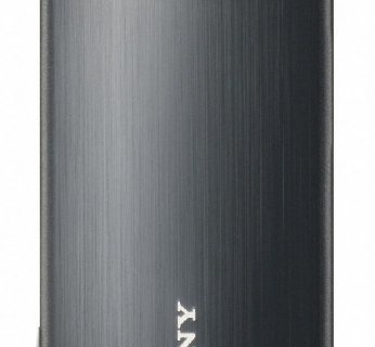 Aparat mierzy 107 x 15,2 x 52 mm, zaś waży 125 gramów wraz z akumulatorem