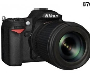 Lustrzanka mierzy około 132 x 105 x 77 mm, a waży 780 gramów (wraz z akumulatorem)