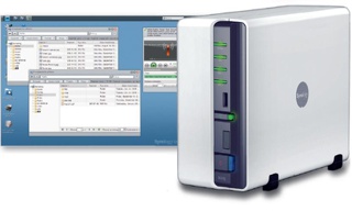 Dysk NAS jest równie łatwy w obsłudze, jak zewnętrzny dysk twardy. Dobrym rozwiązaniem dla początkujących jest np. Synology DS210j (cena: ok. 1250 zł).