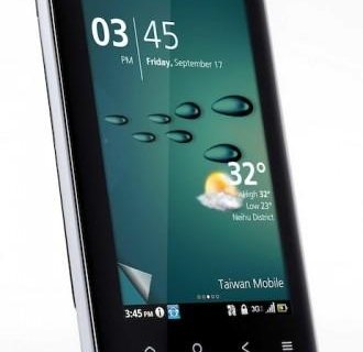 Liquid Metal mierzy 13,5 mm grubości, zaś wazy 135 gramów