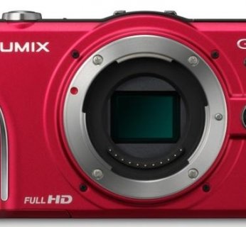 Nowy aparat wraz z baterią i kitowym obiektywem waży 475 gramów