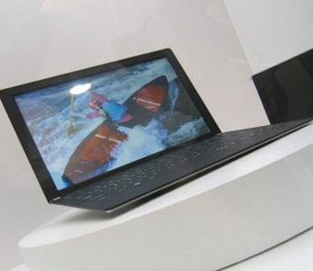 Koncepcja netbooka z 7-calowym ekranem Super AMOLED