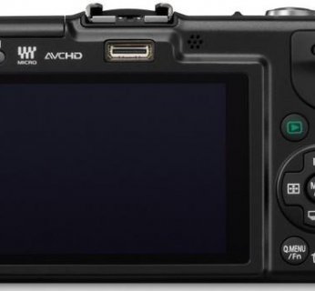 Nowy aparat wraz z baterią i kitowym obiektywem waży 475 gramów