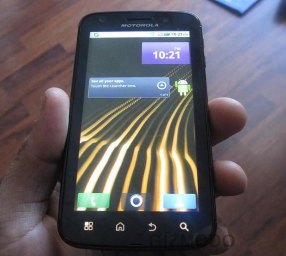 Dwurdzeniowa Motorola Olympus pozuje do zdjęć