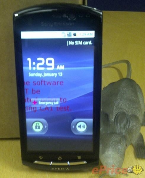 Tajemniczy palmofon marki Sony Ericsson z Androidem 2.3 i wideorozmowami w HD