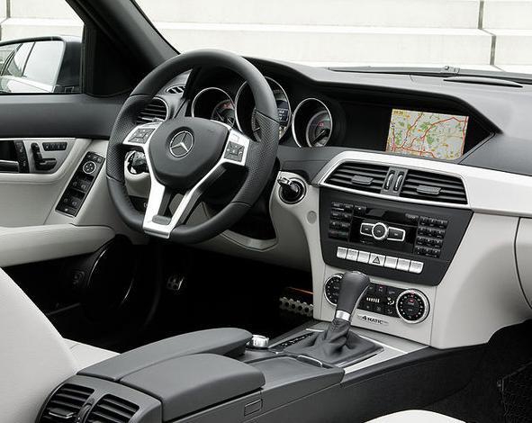 Mercedes C-klasse 2012 zintegrowany ze smartfonem