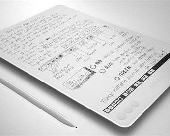 NoteSlate mierzy 6 mm grubości, zaś waży 280 gramów