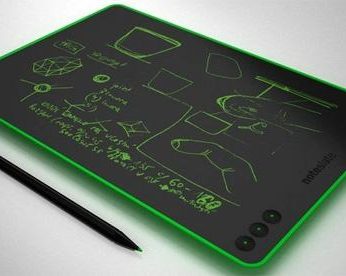 NoteSlate mierzy 6 mm grubości, zaś waży 280 gramów