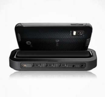 Motorola ATRIX z multimedialną stacją dokującą
