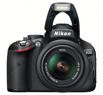 Nikon D5100 mierzy ok. 128 x 97 x 79 mm, zaś wazy 560 gramów z akumulatorem