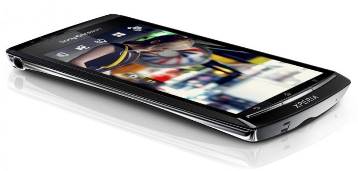 Sony Ericsson Xperia arc: elegancko wygięty kształt i zoptymalizowany system Android.