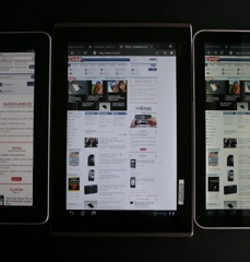 Wyświetlanie bieli: w środku Transformer, po prawej Xoom, po lewej iPad