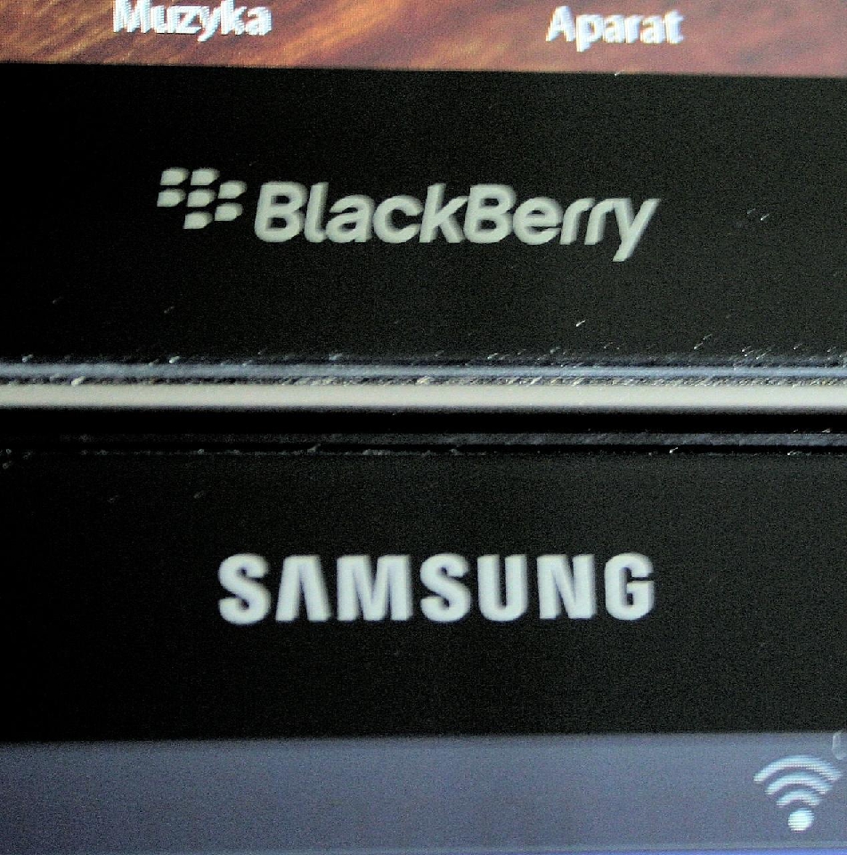 Pojedynek! Samsung Galaxy Tab 7″ vs. BlackBerry PlayBook