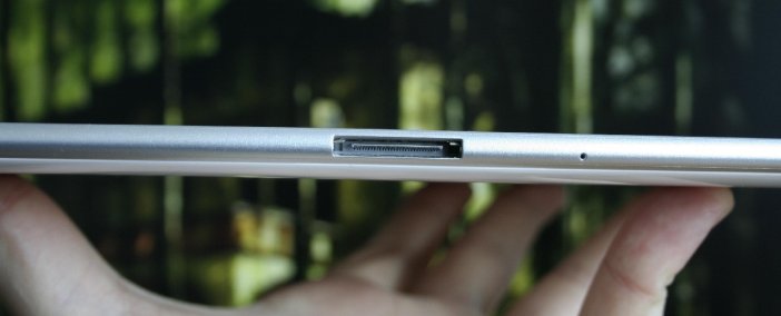 Zupełnie jak w iPadzie: to jedyne złącze komunikacyjne Galaxy Tab-a 10.1...