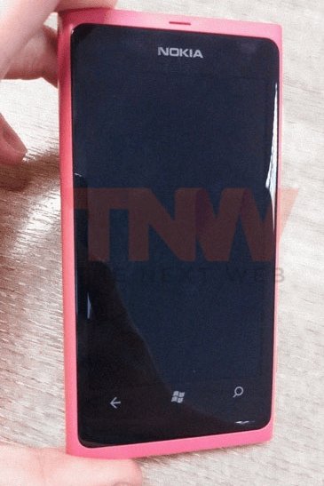 Nokia N800 - na szczęście będą też inne obudowy, niż różowa...