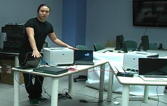 Ang Cui podpala drukarkę wirusem