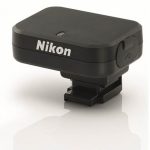 Odbiornik GPS GP-N100 (za ok. 700 zł) umożliwia automatyczne dodawanie do zdjęć współrzędnych geograficznych.