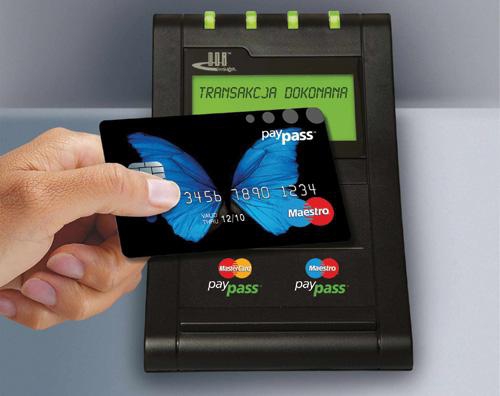 Mastercard zaprezentował kartę płatniczą z czytnikiem linii papilarnych