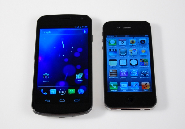 Galaxy Nexus vs iPhone 4S: większy wyświetlacz, lepszy czas pracy na baterii, słabszy aparat.