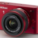 Mały aparat systemowy jest dostępny w wyrazistych kolorach.