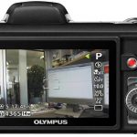 Małe przyciski sterujące utrudniają usługę.