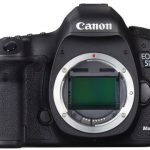 Trzecie wcielenie Canona EOS 5D zdobywa szczyt rankingu lustrzanek. Kluczem do zwycięstwa jest odpowiednie połączenie najwyższej jakości obrazu, bogatego wyposażenia i sprawnego tempa pracy.