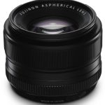 Drugi również ma stałą ogniskową – tym razem równą 35 mm – oraz jasność 1:1,4.