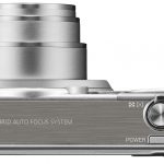 W zakresie szerokokątnym opóźnienie spustu migawki wynosi tylko 0,12 s, przy maksymalnej ogniskowej – 0,45 s.