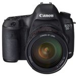 W porównaniu z poprzednim modelem korpus stał się bardziej zaokrąglony i dobrze leży w dłoni. Obudowa robi wrażenie trwałej i jest zabezpieczona przed kurzem i wilgocią.