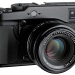 Obudowa X-Pro1 jest wykonana ze stopu magnezu oraz aluminium. Dzięki gumowanym elementom korpus pewniej leży w dłoniach.