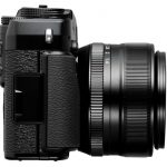 Przysłonę i ostrość regulujemy, przekręcając ząbkowane pierścienie na obiektywie.