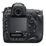 Główny wyświetlacz ma przekątną długości 3,2