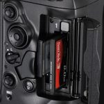 Zdjęcia mogą być zapisywane na kartach Compact=