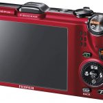 Finepix F600 EXR posiada metalową obudowę i jest dostępny w trzech wariantach barwnych: czarnym, białym i czerwonym. Ten model jest na rynku od września 2011 roku i kosztuje ok. 1000 złotych.