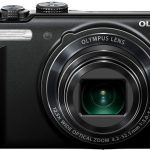 Do najważniejszych elementów wyposażenia Olympusa SH-21 należy obiektyw z 12,5-krotnym zoomem, pokrywający zakres ogniskowych od 24 do 300 milimetrów (ekwiwalent dla małego obrazka).