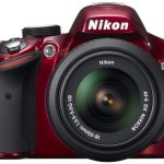 W sklepach można znaleźć również Nikona D3200 w czerwonej obudowie.