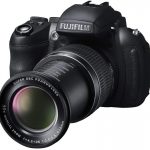 Do obiektywu można przykręcać filtry o średnicy 58 milimetrów.