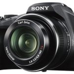 HX200V to pierwszy megazoom z 18-megapikselową matrycą.