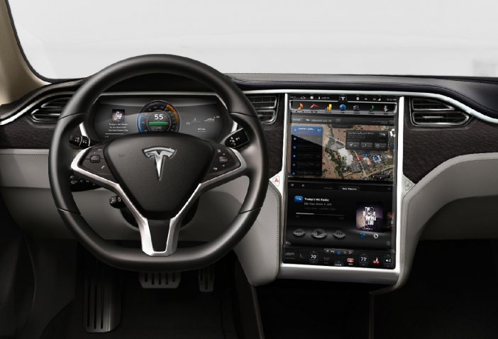 Tesla Model S - kokpit przyszłości staje się teraźniejszością
