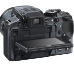 Nie zabrakło też elektronicznego wizjera, jednak ma on niską rozdzielczość.