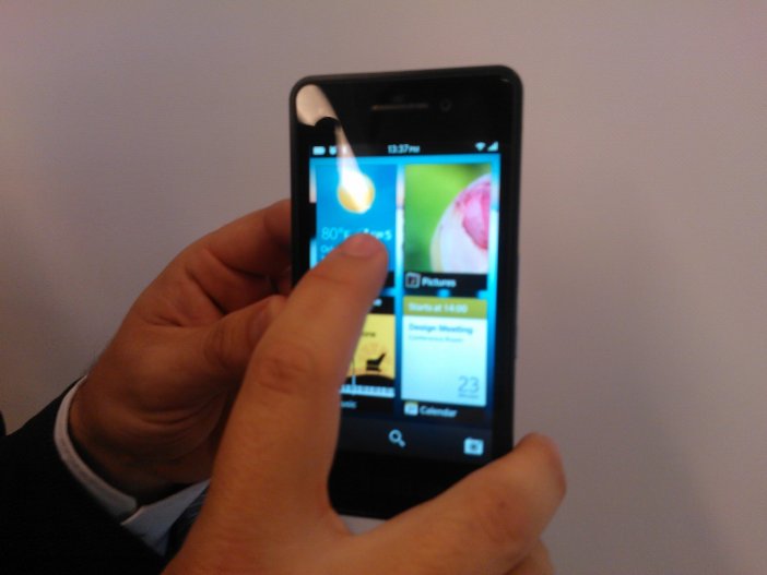 Prototypowy smartfon z BlackBerry OS 10