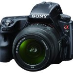 Pomimo faktu, że Alpha 37 jest przedstawicielem już trzeciej generacji lustrzanek z tą technologią (po modelach Alpha 33 i Alpha 35), jego cena nie jest zauważalnie niższa, niż w przypadku poprzedników.